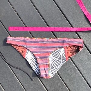 EUC Maaji Reversible Bikini bottoms size Small